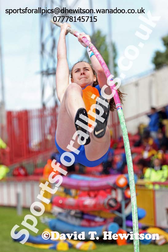 Inter girls pole vault, English Schools Track and Field. Photo: David T. Hewitson/Sports for All Pics